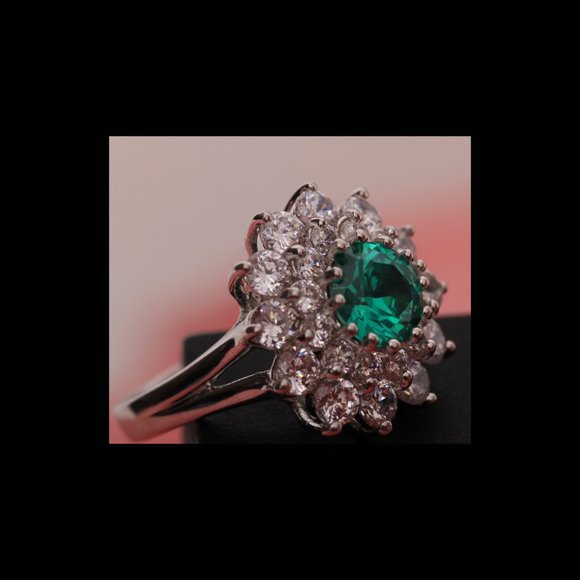 Stunning Emerald Vintage 925 Ring - Picture 5 of 10